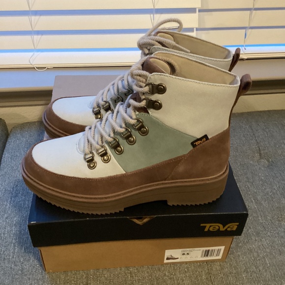 Teva Women's Patchwork Booties, size 8.5 - Picture 7 of 10